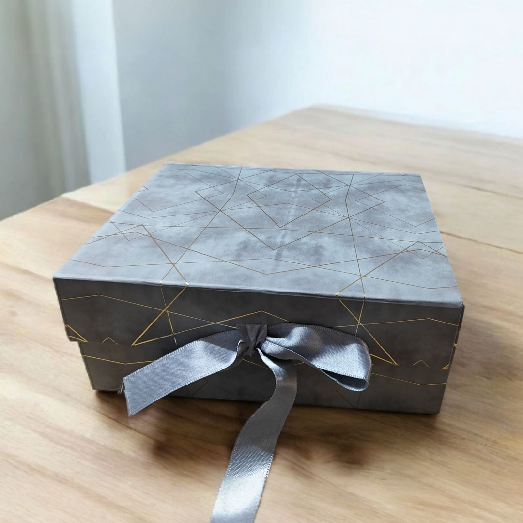 Foldable Golden Foil Finished Packaging Boxes (8*10*4)