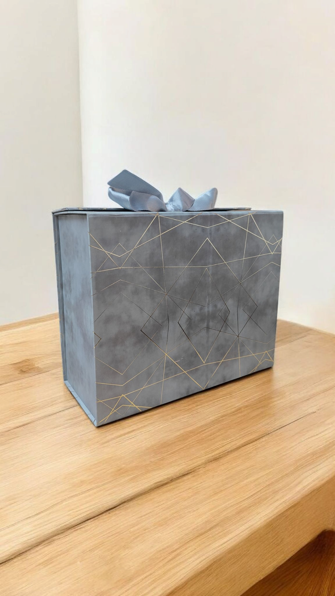 Foldable Golden Foil Finished Packaging Boxes (8*10*4)